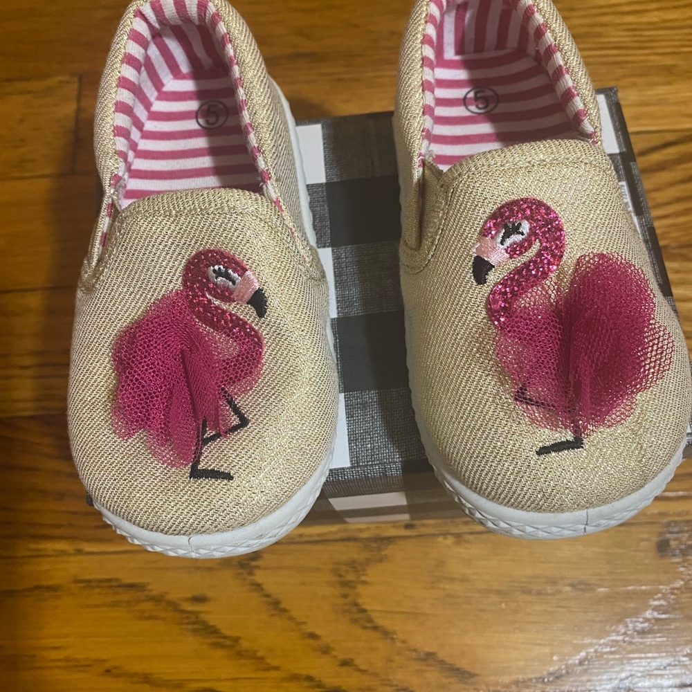 Size 5 Flamingo slip on sneakers. - Picture 3 of 3